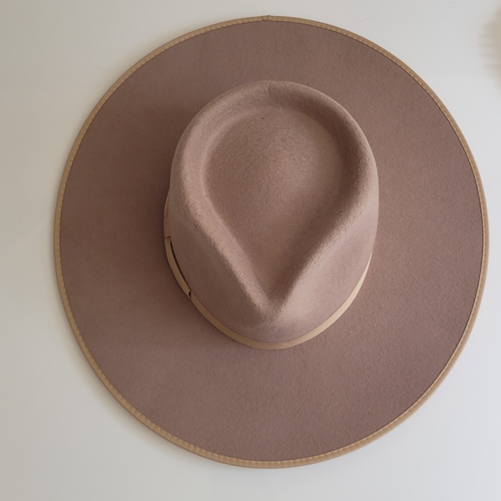 A new Lack of Color rancher hat in size Medium.